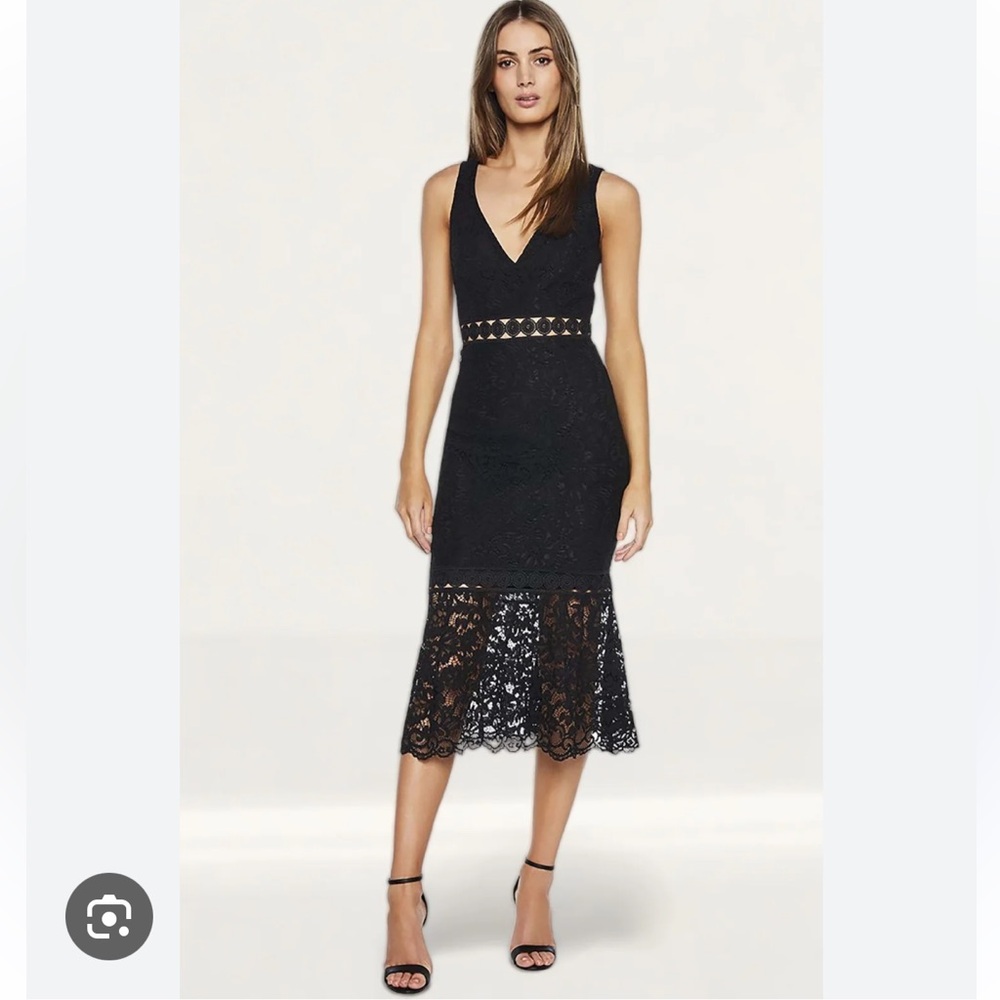 Bardot NWT Women's Fiona Lace Sleeveless V-Neck Navy Trumpet Dress- Size 12